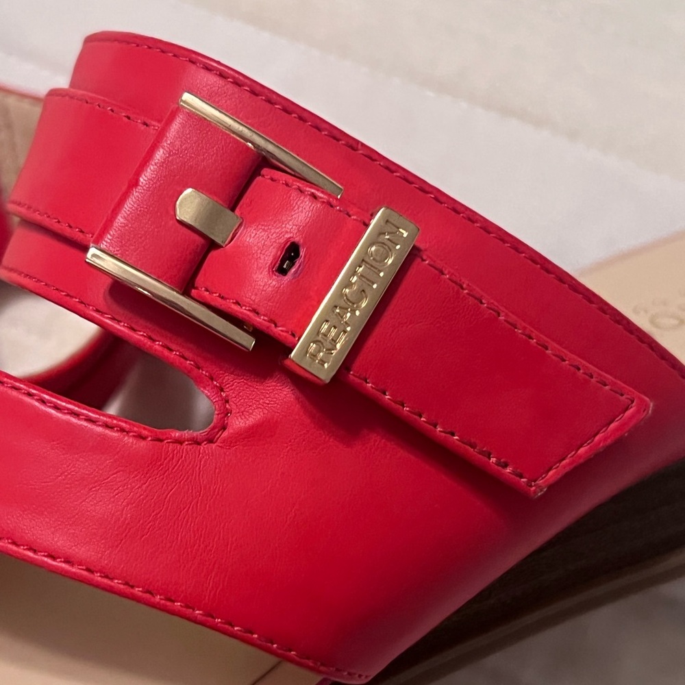 Kenneth Cole Reaction Red Casual Sandals - Picture 4 of 8